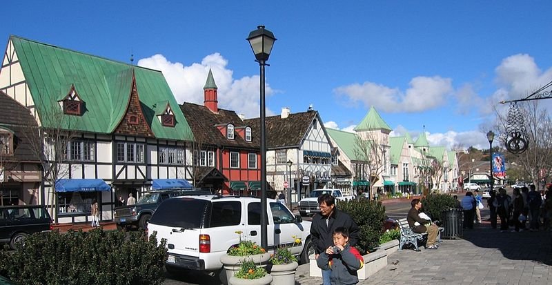 Solvang: -image credit: http://en.wikipedia.org/wiki/File:Danish-land!.jpg southern california attractions - Solvang